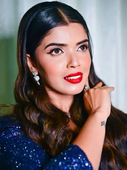 Looking up, this angle shows off the contouring and the sleekness of the hairstyle. It's a look that is crafted to perfection from every angle.