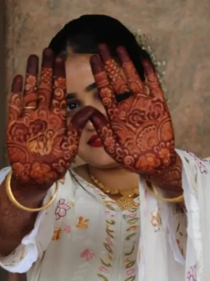 Look at that rich, reddish-brown colour! This is the sign of a high-quality, natural henna stain that will continue to darken.