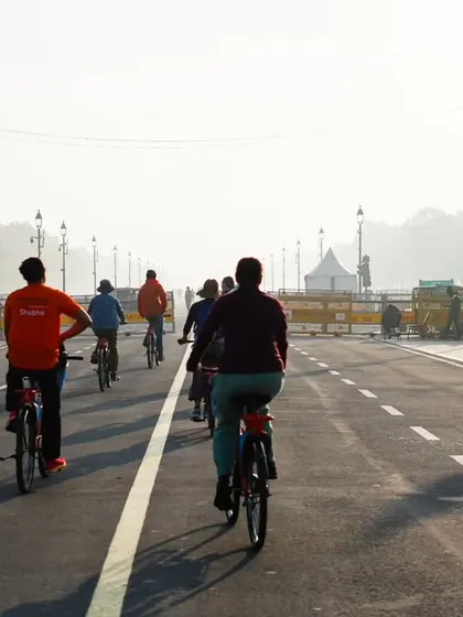 Our guides always ensure the group stays together and rides safely, even on the wide-open roads of New Delhi. Here, they lead the way on a misty morning.