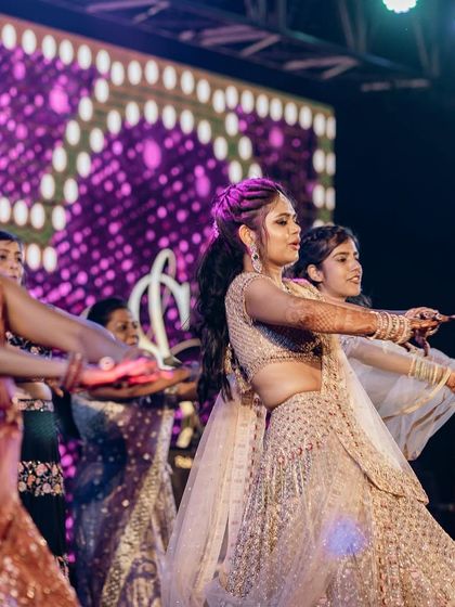 Taniya Dudani - Wedding & Sangeet Choreography For the Bride's Crew photo 20