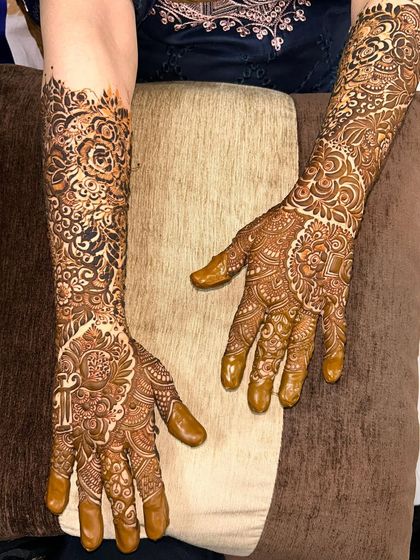 Another view of this custom full bridal mehendi, showing how the patterns flow from the hand up the arm.