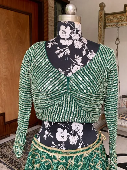 The fully sequined blouse adds a touch of glamour to this traditional lehenga. The V-neckline is modern and flattering.