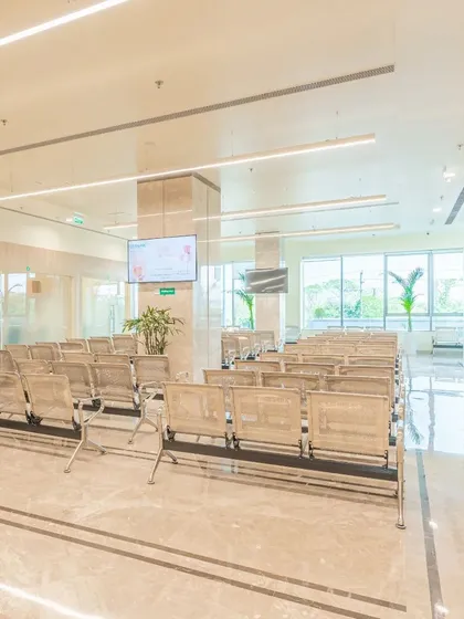 The waiting area at Fortis Hospital is designed with solar passive principles, using high-performance glazing to maximize daylight while minimizing heat gain. This reduces energy consumption and creates a comfortable, naturally lit environment.