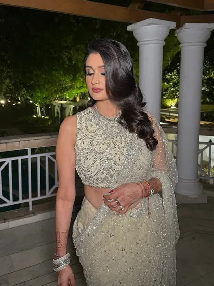 Shefali's reception look is all about elegance. The soft smokey eye and radiant skin create a timeless and sophisticated feel.
