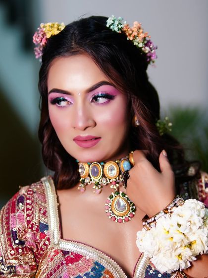 Another angle of this beautiful look. The floral crown and colourful jewellery complete the festive vibe.