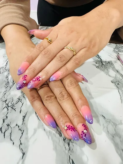 An amazing piece of student work. This set features a beautiful purple and pink ombre with delicate, feathery art.