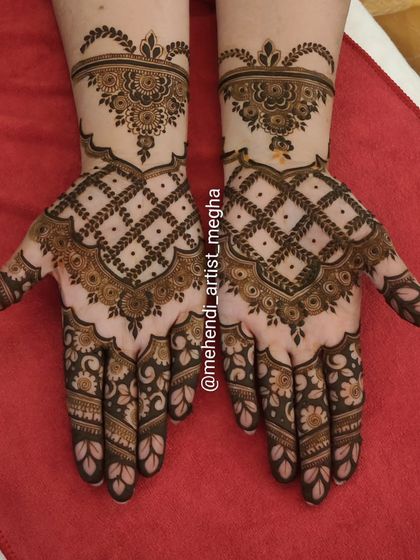 A lovely design featuring a large net pattern on the back of the hand, balanced with delicate floral work on the fingers and wrist.