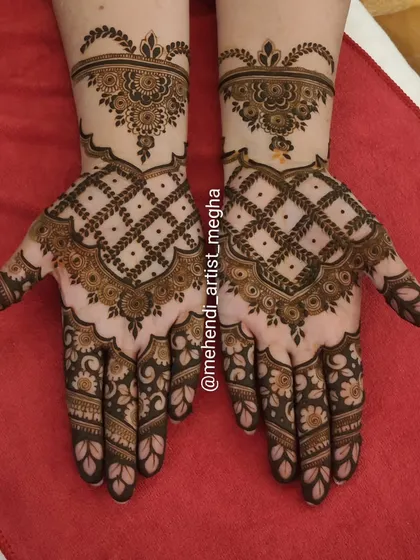 A lovely design featuring a large net pattern on the back of the hand, balanced with delicate floral work on the fingers and wrist.