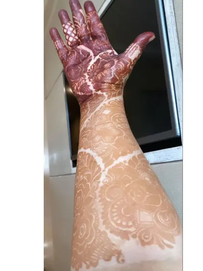 This image shows the different stages of a henna stain. The darker parts are more mature, while the lighter parts are still developing, showing the magic of the process.