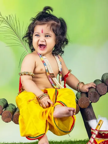 Look at the pure joy on this little Kanha's face! My Janmashtami themed photoshoots are full of laughter and play, celebrating our culture with the most adorable little gods and goddesses.