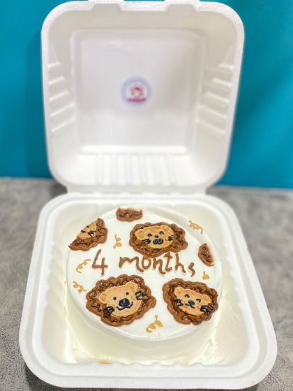 Another shot of the adorable lion-themed bento cake for a monthly birthday.