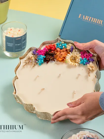 Another angle of the dried flower candle plate, showcasing its intricate, handcrafted beauty.