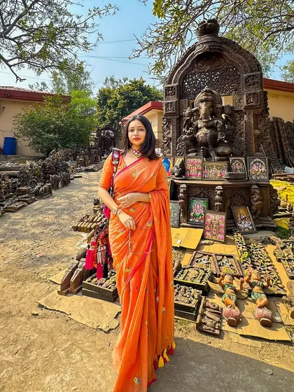 Another shot from my day out at the Surajkund Mela in my orange mul cotton saree. I love pairing traditional Indian textiles with artistic, handcrafted backgrounds.