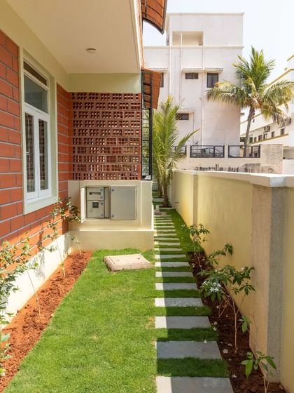 A duplicate of the side garden path.