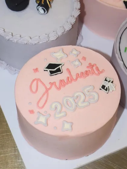 A close-up of our "Graduate 2025" lunchbox cake, part of our special July offer on sets of four. The perfect way to celebrate academic achievements.