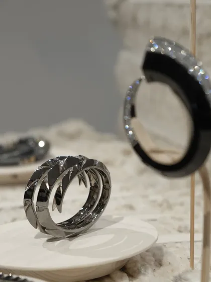 We designed this exhibition for Studio Renn at the India Art Fair, using bales of raw cotton to create a transient landscape for the jewelry. This project was an exploration of unconventional materials and the idea of the 'found and the formed'.