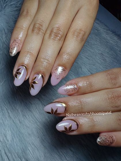 This design is a favorite among brides and non-brides alike for its elegant and glamorous look.