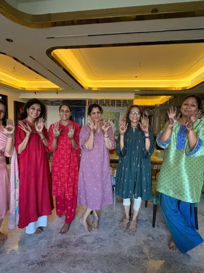 The whole girl gang posing with their beautiful Karwachauth mehndi. I love doing group bookings for festivals.