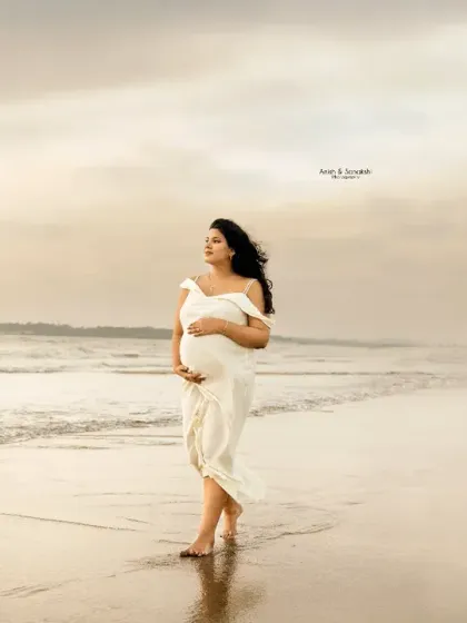 Sun, sea, and the sweetest wait. A solo walk along the shoreline, with the wind in her hair and hands on her bump. This image captures the feeling of peaceful anticipation.