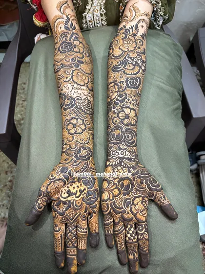 This design includes the wedding date '05.01.23' and the name 'Mo Yusuf' in Arabic script, capturing key details of the wedding.