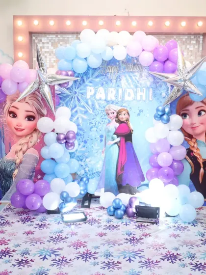 Let it go! We brought the magic of Arendelle to Playtopia for Paridhi's birthday with this beautiful Frozen theme, complete with Elsa, Anna, and a wintery balloon arch.