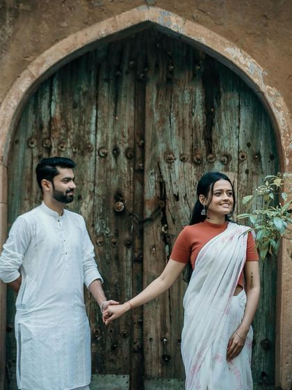 A simple and elegant portrait in front of a rustic wooden door in a city lane. It shows that beautiful backdrops can be found in the most unexpected urban corners.