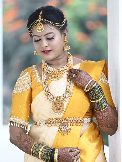 Aarvi The Designer Vastra - Custom Ethnic & Bridal Wear Design Our Beautiful Clients & Their Stories photo 4