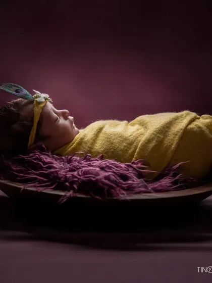 This image, identical to the previous ones, reinforces the beauty of this classic newborn portrait style. The focus remains on the baby's peaceful slumber.