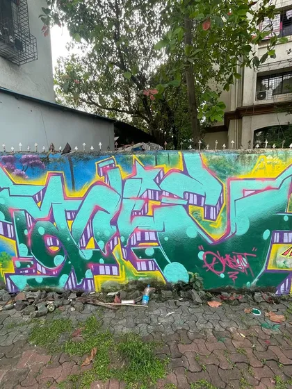 A hungover freestyle session with the crew. Sometimes the best pieces come when you're not overthinking it, just letting the can do the work.