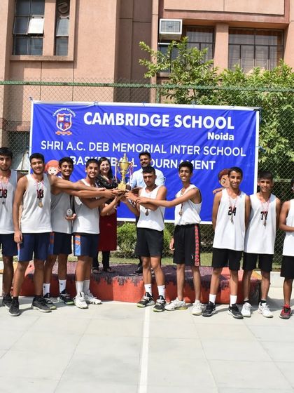 Presenting the championship trophy to the winning boys' team at the Cambridge School tournament.