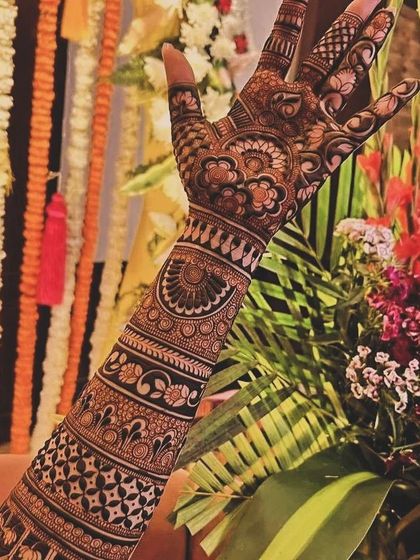 Intricate Bridal & Engagement Mehandi photo 7