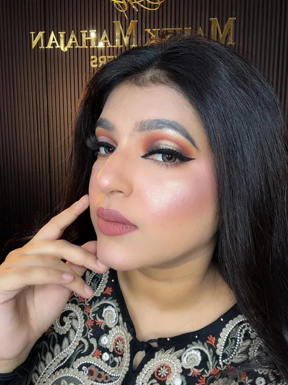 A final close-up of this classic and elegant eye makeup style.
