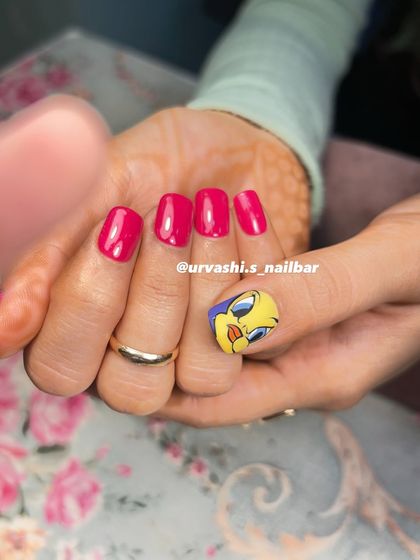 A touch of nostalgia with these hand-painted cartoon nails. I recreated Bugs Bunny and Tweety Bird for a fun, playful look that brings back childhood memories.