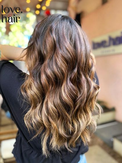 This sun-kissed brown balayage catches the light beautifully. It’s a perfect blend of natural tones for a radiant finish. (No filter)