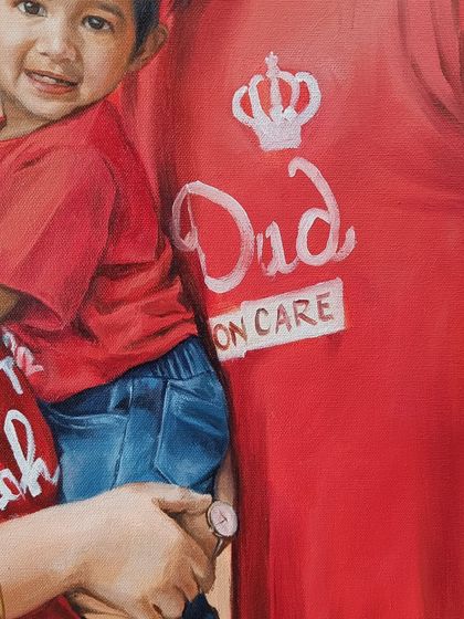 A detail shot of the "Dad" and "Mom" t-shirts, a fun detail in this family portrait.
