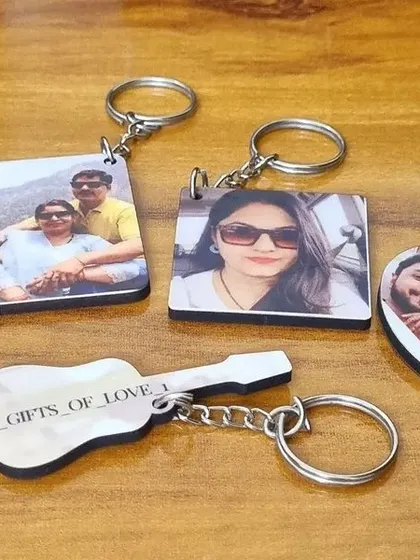 Turn your favorite photos into a gift you can carry everywhere with my custom MDF keychains. I can create them in various shapes like hearts, squares, and even guitars, with single or double-sided printing available.