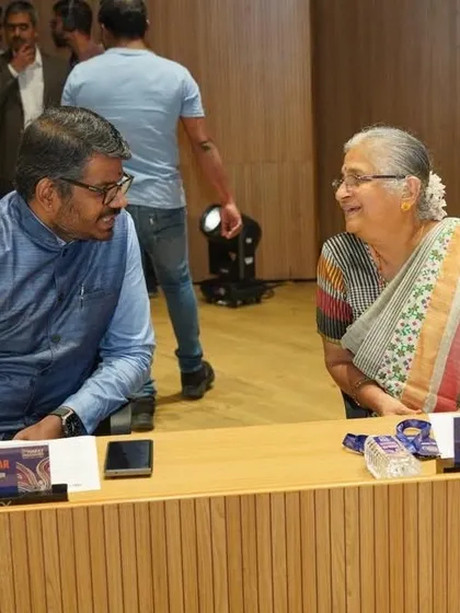A candid conversation with Smt. Sudha Murthy on the sidelines of the PES University event. These moments of interaction are always a highlight.
