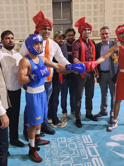 Presenting an award to the winners of the Delhi state boxing championship. We are building the future of Delhi boxing.
