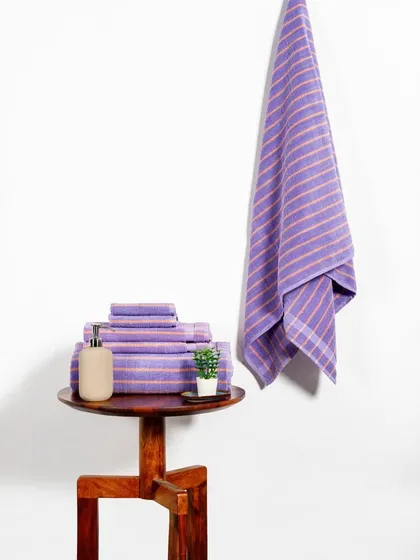 Showcasing another color variation of the towel set. The consistent, minimalist setup allows customers to easily compare different options and imagine them in their own space.