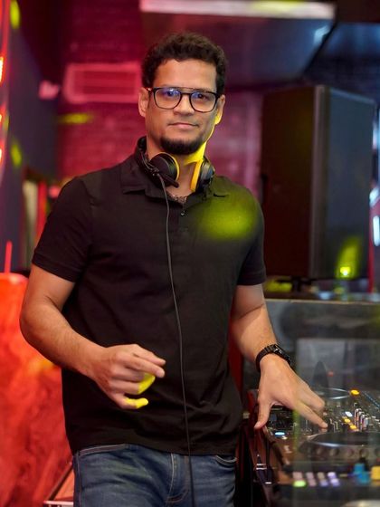 Hemanth Bhat - Wedding DJ Services Behind the Decks photo 28