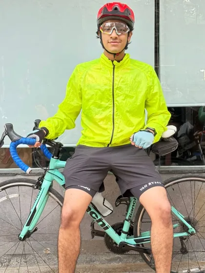 Another great shot of the young cyclist. He is already a star.