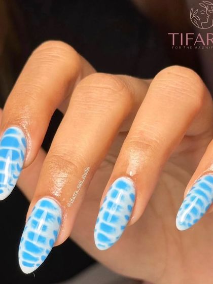 Another angle of the beautiful and unique blue and white abstract nail art.
