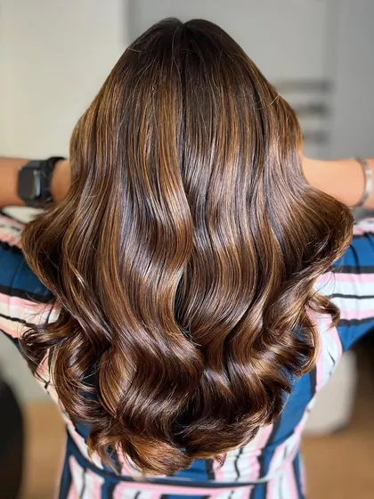 The shine on this bronde balayage is incredible. Healthy hair is always my top priority, even when coloring.