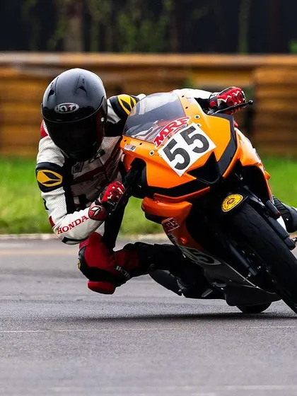 A low-angle shot showing a rider's knee almost touching the ground, a technique known as "knee down". I teach this advanced skill with a step-by-step approach, ensuring safety and proper form.