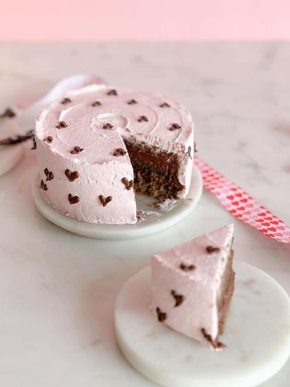 Romantic & Heart-Shaped Cakes photo 6