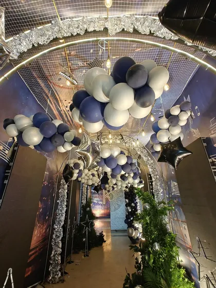 An immersive musical-themed entrance tunnel. The decor includes balloon clouds, star-shaped balloons, and a glittering archway, creating a spectacular walkway for guests at a music-themed party or event.