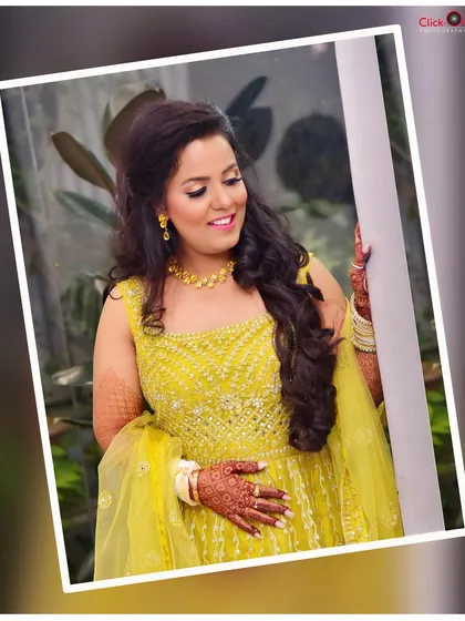 A beautiful portrait of a guest enjoying a wedding function. We capture the elegance and happiness of everyone celebrating, providing you with a complete album of your event's memories.