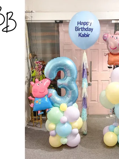 A sweet and simple Peppa Pig setup for Kabir's 3rd birthday. Using a soft pastel color palette, this arrangement features Peppa and George, a personalized bubble balloon, and a number '3' column.