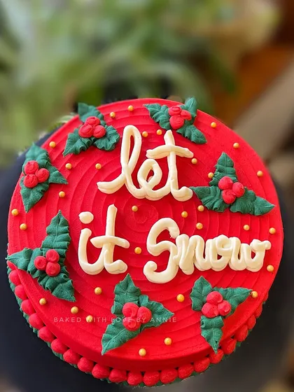 Getting into the holiday spirit with this festive "Let it Snow" cake. Happy holidays to all you lovely people!