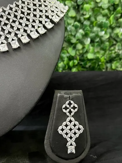 A detail shot of the matching earring and a section of the necklace from this beautiful AD set.